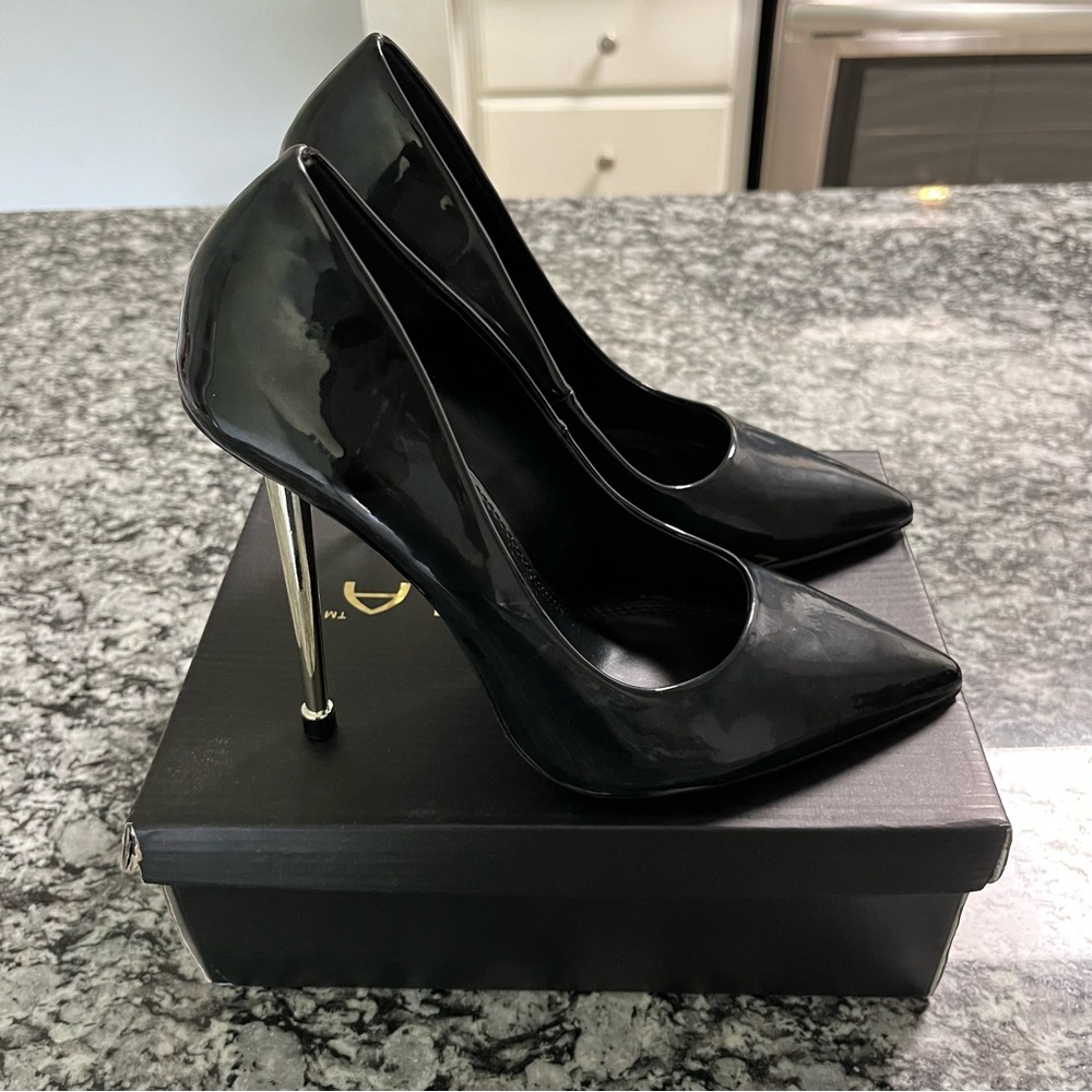 Black Patent Leather Pointed Toe Pumps